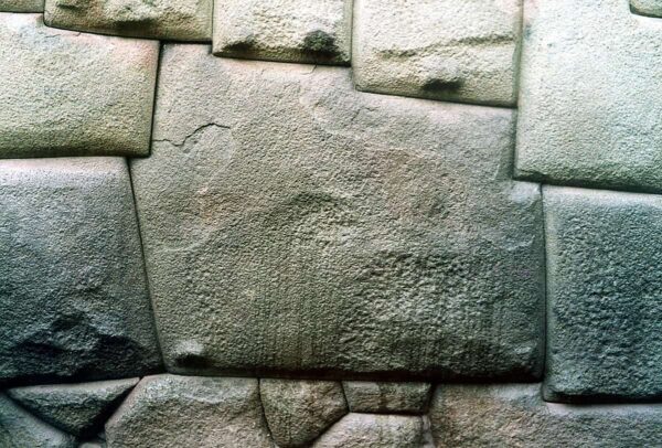 Cusco, la pietra dai 12 angoli